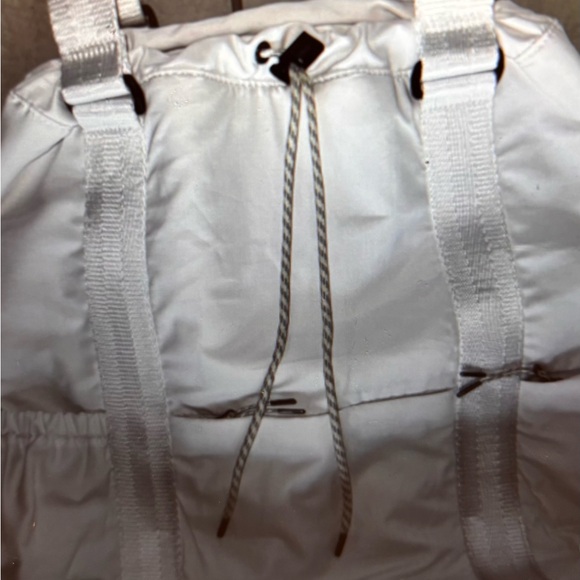 NWT Vuori V1 convertible, White Tote Bag - Picture 2 of 7